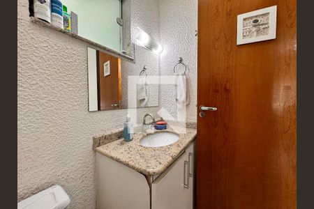 Casa à venda com 151m², 4 quartos e 2 vagas Casa à venda com 151m², 4 quartos e 2 vagasLavabo