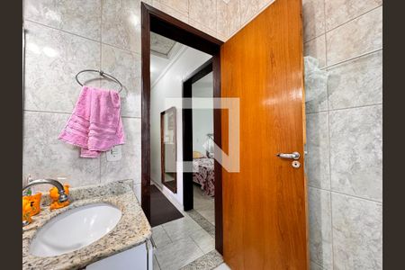 Casa à venda com 151m², 4 quartos e 2 vagas Casa à venda com 151m², 4 quartos e 2 vagasBanheiro
