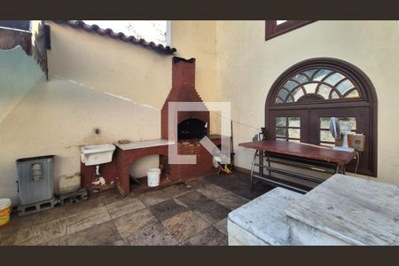 Casa à venda com 1600m², 11 quartos e 10 vagas Casa à venda com 1600m², 11 quartos e 10 vagasÁrea externa