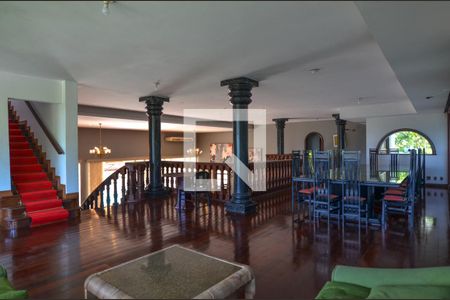 Casa à venda com 1600m², 11 quartos e 10 vagas Casa à venda com 1600m², 11 quartos e 10 vagassala de jantar