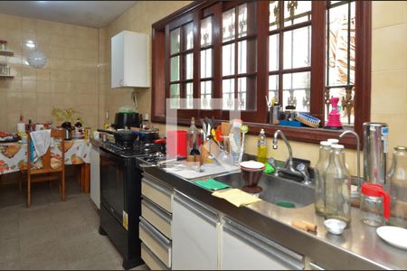 Casa à venda com 1600m², 11 quartos e 10 vagas Casa à venda com 1600m², 11 quartos e 10 vagasCozinha 1