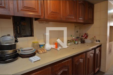 Casa à venda com 1600m², 11 quartos e 10 vagas Casa à venda com 1600m², 11 quartos e 10 vagasCozinha 3