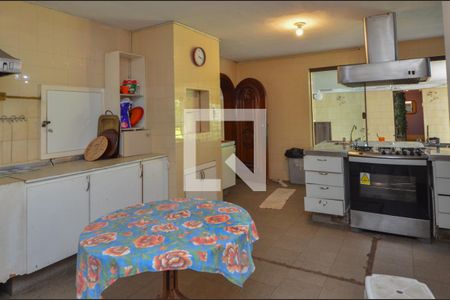 Casa à venda com 1600m², 11 quartos e 10 vagas Casa à venda com 1600m², 11 quartos e 10 vagasCozinha 2