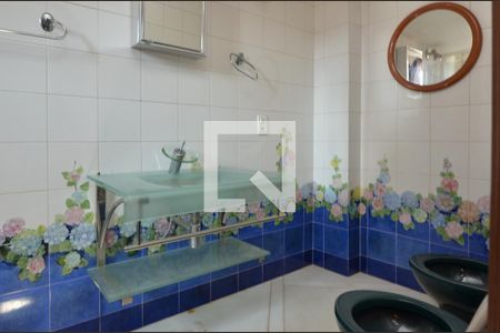 Casa à venda com 1600m², 11 quartos e 10 vagas Casa à venda com 1600m², 11 quartos e 10 vagasBanheiro da Suíte 3