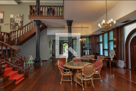 Casa à venda com 1600m², 11 quartos e 10 vagas Casa à venda com 1600m², 11 quartos e 10 vagasSala