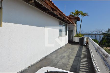 Casa à venda com 1600m², 11 quartos e 10 vagas Casa à venda com 1600m², 11 quartos e 10 vagasVaranda da suite 6