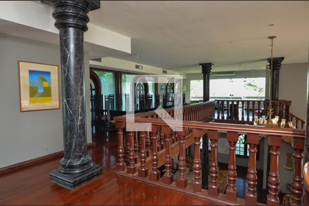 Casa à venda com 1600m², 11 quartos e 10 vagas Casa à venda com 1600m², 11 quartos e 10 vagassala de jantar