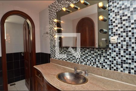 Casa à venda com 1600m², 11 quartos e 10 vagas Casa à venda com 1600m², 11 quartos e 10 vagasBanheiro da Suíte 6