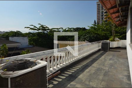 Casa à venda com 1600m², 11 quartos e 10 vagas Casa à venda com 1600m², 11 quartos e 10 vagasVaranda da suite 6