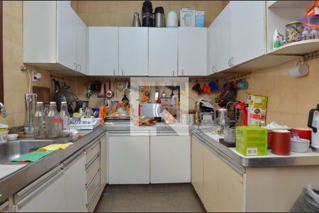 Casa à venda com 1600m², 11 quartos e 10 vagas Casa à venda com 1600m², 11 quartos e 10 vagasCozinha 1