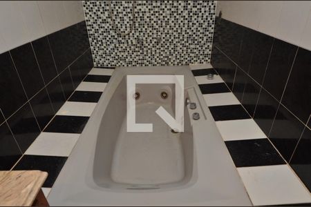 Casa à venda com 1600m², 11 quartos e 10 vagas Casa à venda com 1600m², 11 quartos e 10 vagasBanheiro da Suíte 6