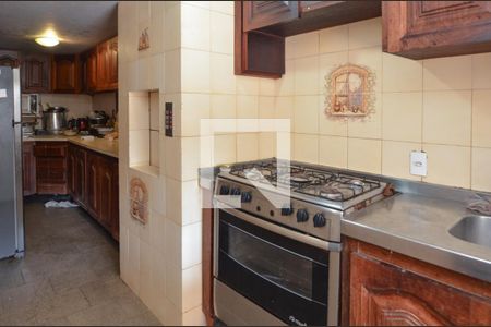 Casa à venda com 1600m², 11 quartos e 10 vagas Casa à venda com 1600m², 11 quartos e 10 vagasCozinha 3