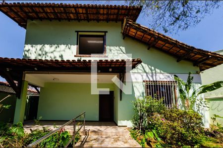 Casa à venda com 330m², 4 quartos e 8 vagasÁrea externa