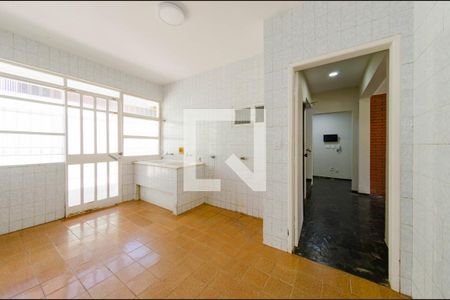 Casa à venda com 330m², 4 quartos e 8 vagasÁrea de serviço