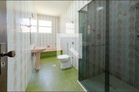 Casa à venda com 330m², 4 quartos e 8 vagasBanheiro suíte