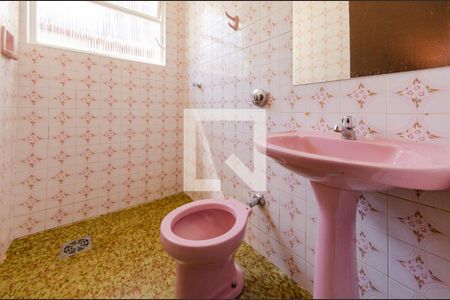 Casa à venda com 330m², 4 quartos e 8 vagasBanheiro de serviço