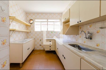 Casa à venda com 330m², 4 quartos e 8 vagasCozinha