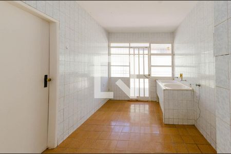 Casa à venda com 330m², 4 quartos e 8 vagasÁrea de serviço