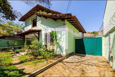 Casa à venda com 330m², 4 quartos e 8 vagasÁrea externa