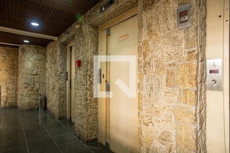 Apartamento à venda com 33m², 1 quarto e sem vaga Apartamento à venda com 33m², 1 quarto e sem vagaÁrea comum - Elevadores