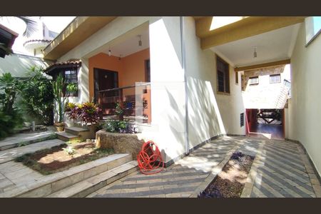 Casa para alugar com 304m², 3 quartos e 4 vagas Casa para alugar com 304m², 3 quartos e 4 vagasGaragem