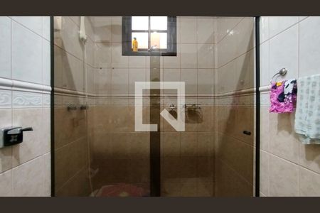 Casa para alugar com 304m², 3 quartos e 4 vagas Casa para alugar com 304m², 3 quartos e 4 vagasBanheiro da Suíte 2