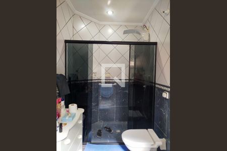 Casa para alugar com 304m², 3 quartos e 4 vagas Casa para alugar com 304m², 3 quartos e 4 vagasBanheiro da Suíte 1