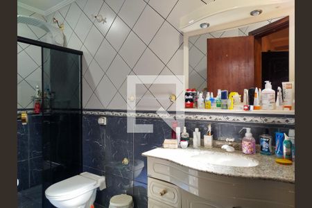 Casa para alugar com 304m², 3 quartos e 4 vagas Casa para alugar com 304m², 3 quartos e 4 vagasBanheiro da Suíte 1