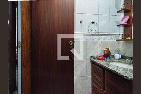 Casa para alugar com 304m², 3 quartos e 4 vagas Casa para alugar com 304m², 3 quartos e 4 vagasBanheiro da Suíte 2