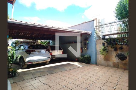 Casa para alugar com 304m², 3 quartos e 4 vagas Casa para alugar com 304m², 3 quartos e 4 vagasQuintal/Garagem