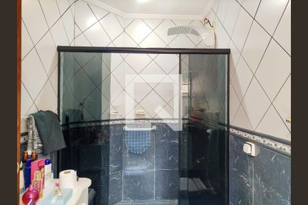 Casa para alugar com 304m², 3 quartos e 4 vagas Casa para alugar com 304m², 3 quartos e 4 vagasBanheiro da Suíte 1