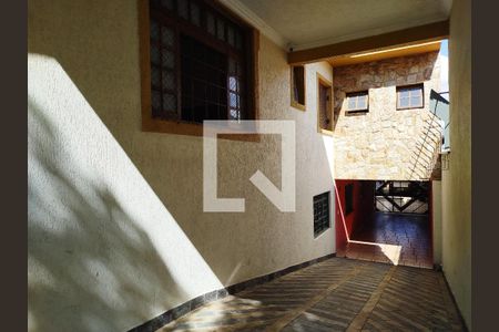 Casa para alugar com 304m², 3 quartos e 4 vagas Casa para alugar com 304m², 3 quartos e 4 vagasQuintal/Garagem