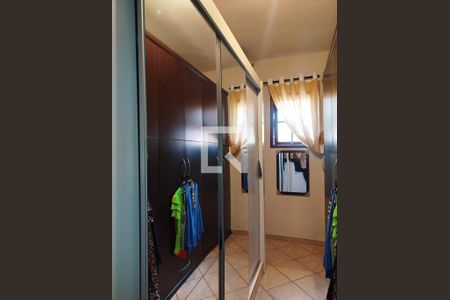 Casa para alugar com 304m², 3 quartos e 4 vagas Casa para alugar com 304m², 3 quartos e 4 vagasCloset da Suíte 1