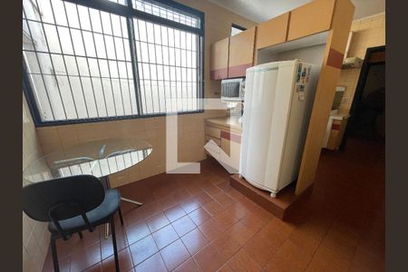 Casa à venda com 300m², 7 quartos e 4 vagas Casa à venda com 300m², 7 quartos e 4 vagasCozinha