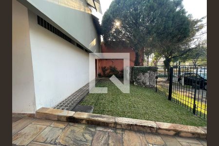 Casa à venda com 300m², 7 quartos e 4 vagas Casa à venda com 300m², 7 quartos e 4 vagasGaragem