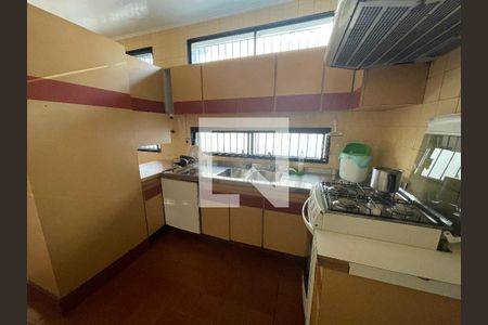 Casa à venda com 300m², 7 quartos e 4 vagas Casa à venda com 300m², 7 quartos e 4 vagasCozinha
