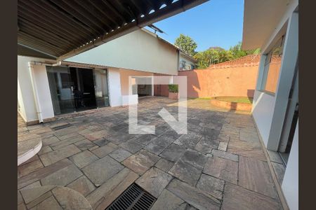 Casa à venda com 300m², 7 quartos e 4 vagas Casa à venda com 300m², 7 quartos e 4 vagasQuintal