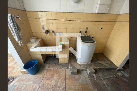 Casa à venda com 300m², 7 quartos e 4 vagas Casa à venda com 300m², 7 quartos e 4 vagasÁrea de Serviço