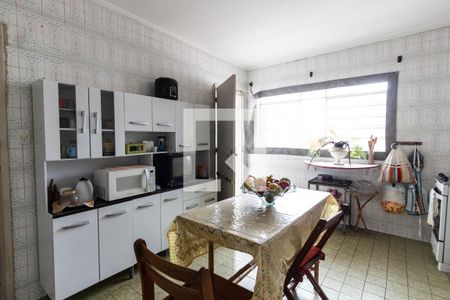 Casa à venda com 180m², 2 quartos e 2 vagas Casa à venda com 180m², 2 quartos e 2 vagasCozinha