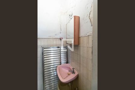 Casa à venda com 180m², 2 quartos e 2 vagas Casa à venda com 180m², 2 quartos e 2 vagasBanheiro de serviço