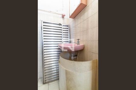 Casa à venda com 180m², 2 quartos e 2 vagas Casa à venda com 180m², 2 quartos e 2 vagasBanheiro de serviço