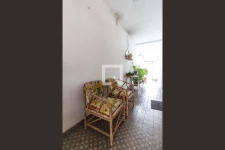 Casa à venda com 180m², 2 quartos e 2 vagas Casa à venda com 180m², 2 quartos e 2 vagasHall