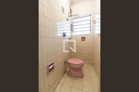 Casa à venda com 180m², 2 quartos e 2 vagas Casa à venda com 180m², 2 quartos e 2 vagasBanheiro de serviço