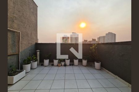 Casa à venda com 131m², 4 quartos e 4 vagas Casa à venda com 131m², 4 quartos e 4 vagasArea fundos da garagem