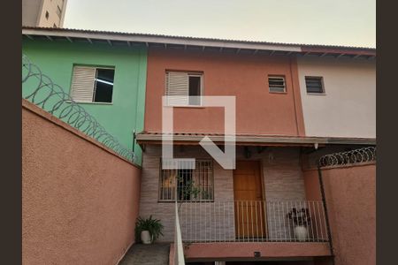Casa à venda com 131m², 4 quartos e 4 vagas Casa à venda com 131m², 4 quartos e 4 vagasFachada