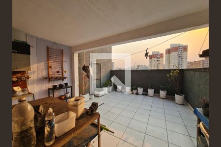 Casa à venda com 131m², 4 quartos e 4 vagas Casa à venda com 131m², 4 quartos e 4 vagasArea fundos da garagem