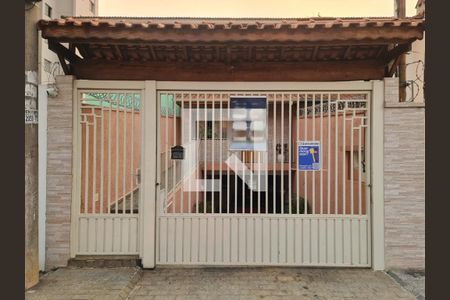 Casa à venda com 131m², 4 quartos e 4 vagas Casa à venda com 131m², 4 quartos e 4 vagasFachada da Casa
