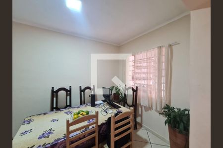 Casa à venda com 131m², 4 quartos e 4 vagas Casa à venda com 131m², 4 quartos e 4 vagasCozinha