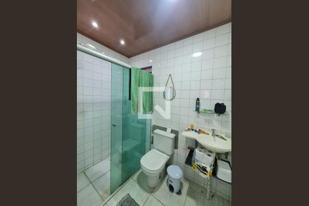 Casa à venda com 131m², 4 quartos e 4 vagas Casa à venda com 131m², 4 quartos e 4 vagasBanheiro da Suíte 2