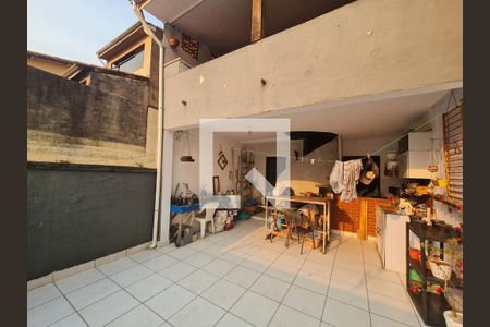 Casa à venda com 131m², 4 quartos e 4 vagas Casa à venda com 131m², 4 quartos e 4 vagasArea fundos da garagem